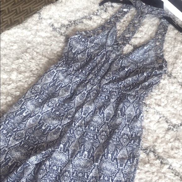 Vici jumpsuit by Aakaa beautiful semi open back, excellent condition RE $79🎉SALE - Picture 3 of 13